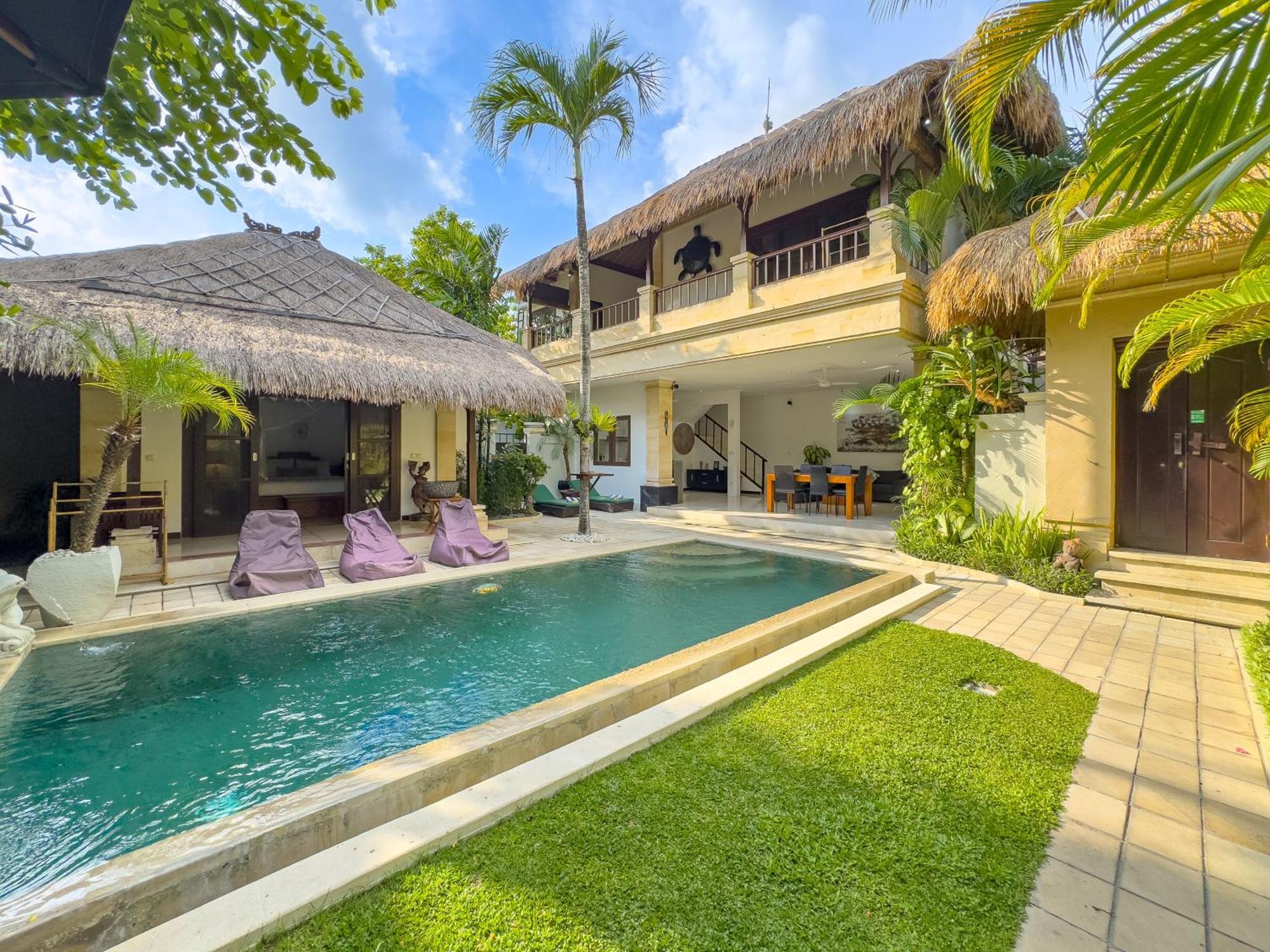 Villa Bugis Kayu Aya Seminyak Rum bild