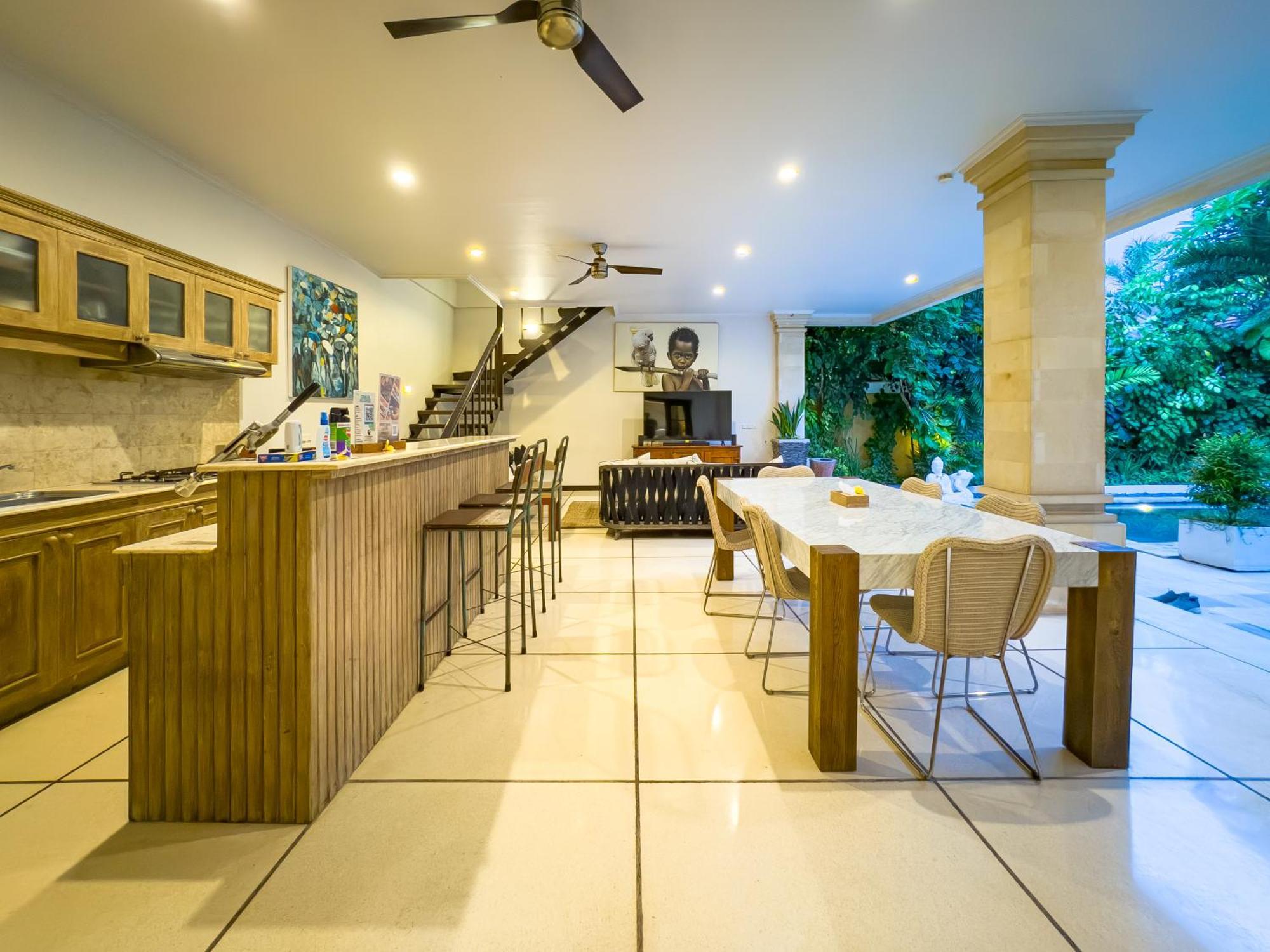 Villa Bugis Kayu Aya Seminyak Rum bild