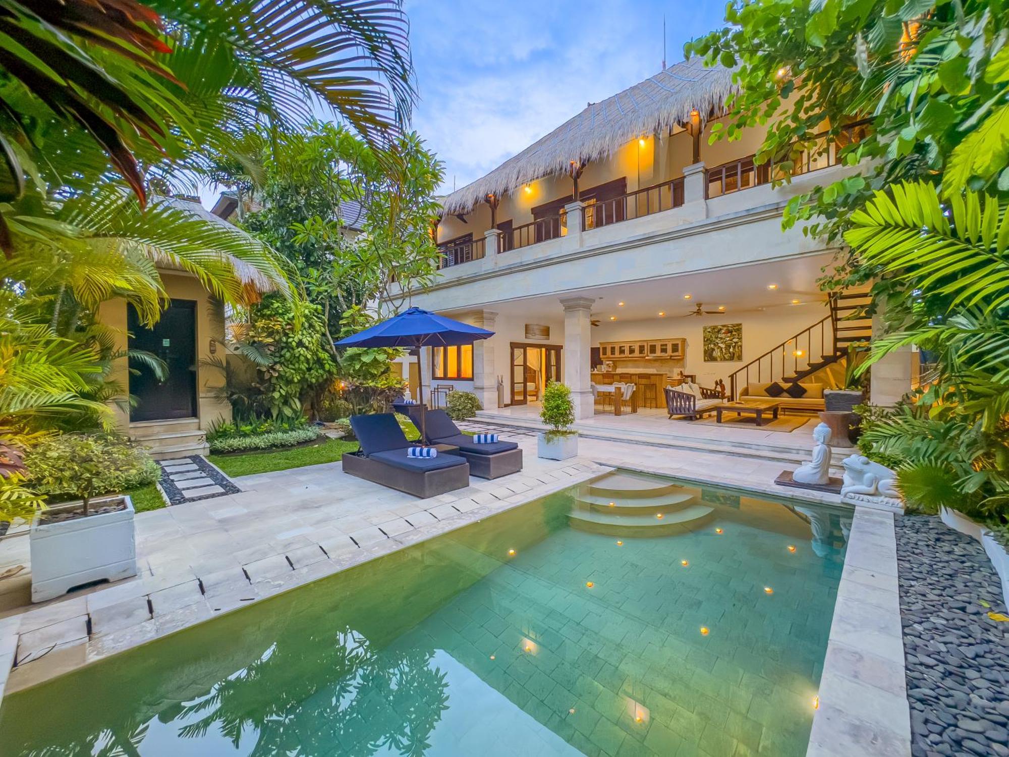 Villa Bugis Kayu Aya Seminyak Rum bild