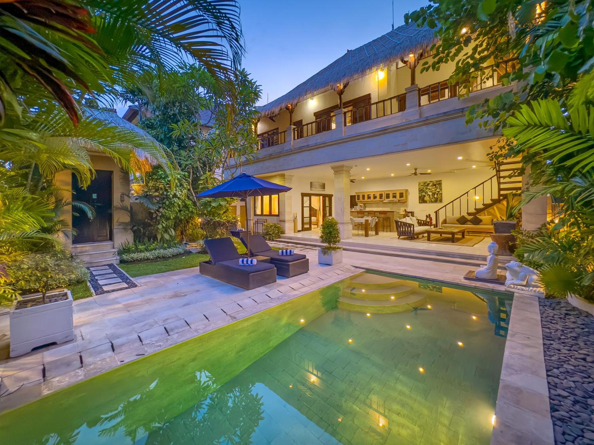 Villa Bugis Kayu Aya Seminyak Rum bild