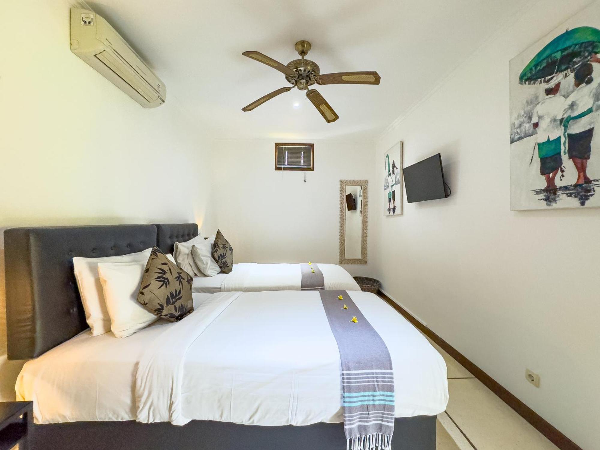 Villa Bugis Kayu Aya Seminyak Rum bild