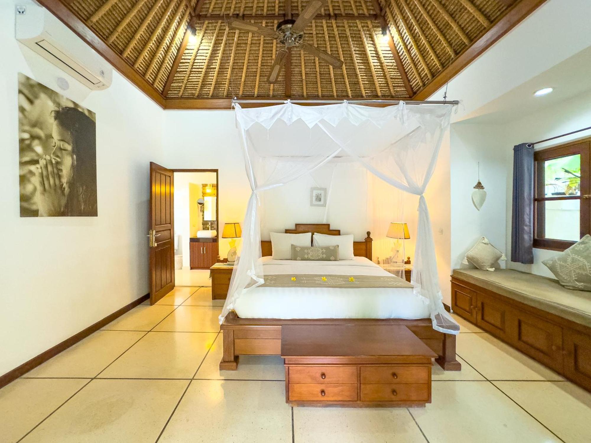 Villa Bugis Kayu Aya Seminyak Rum bild