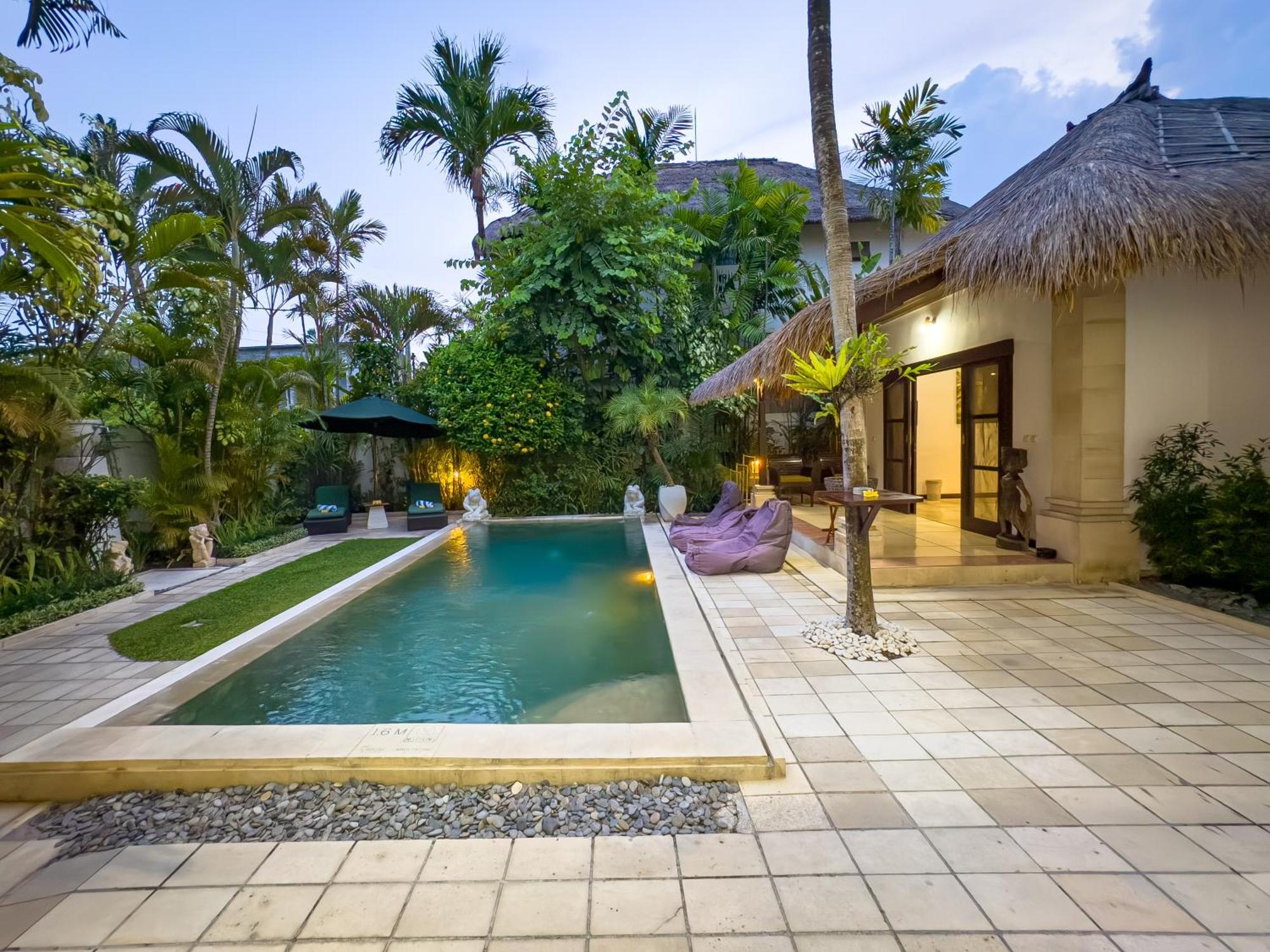 Villa Bugis Kayu Aya Seminyak Rum bild