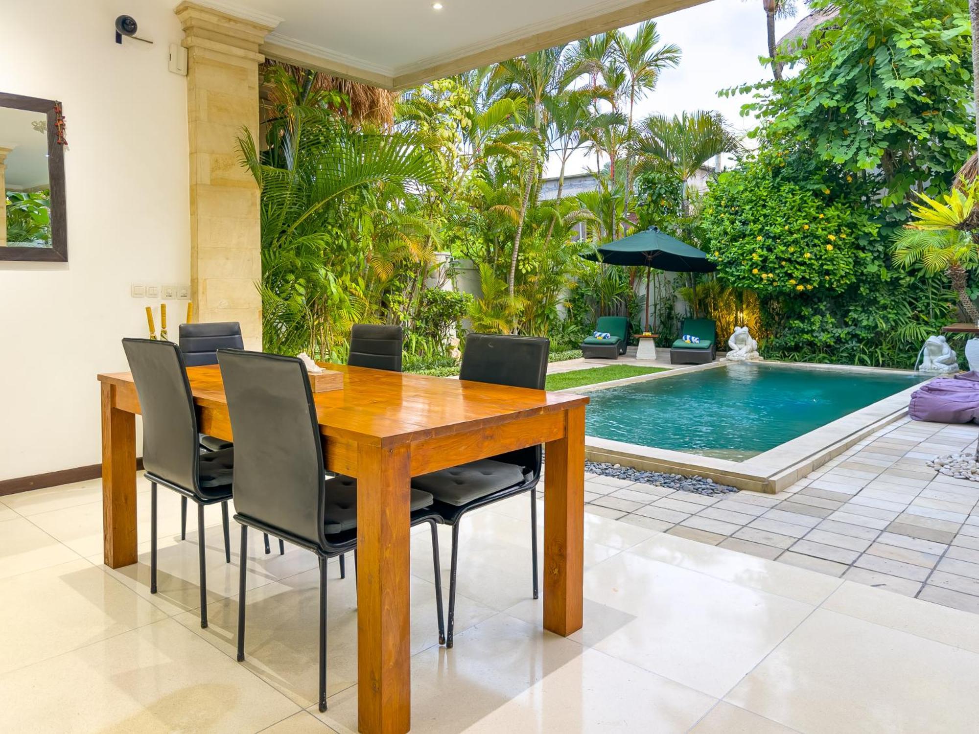 Villa Bugis Kayu Aya Seminyak Rum bild