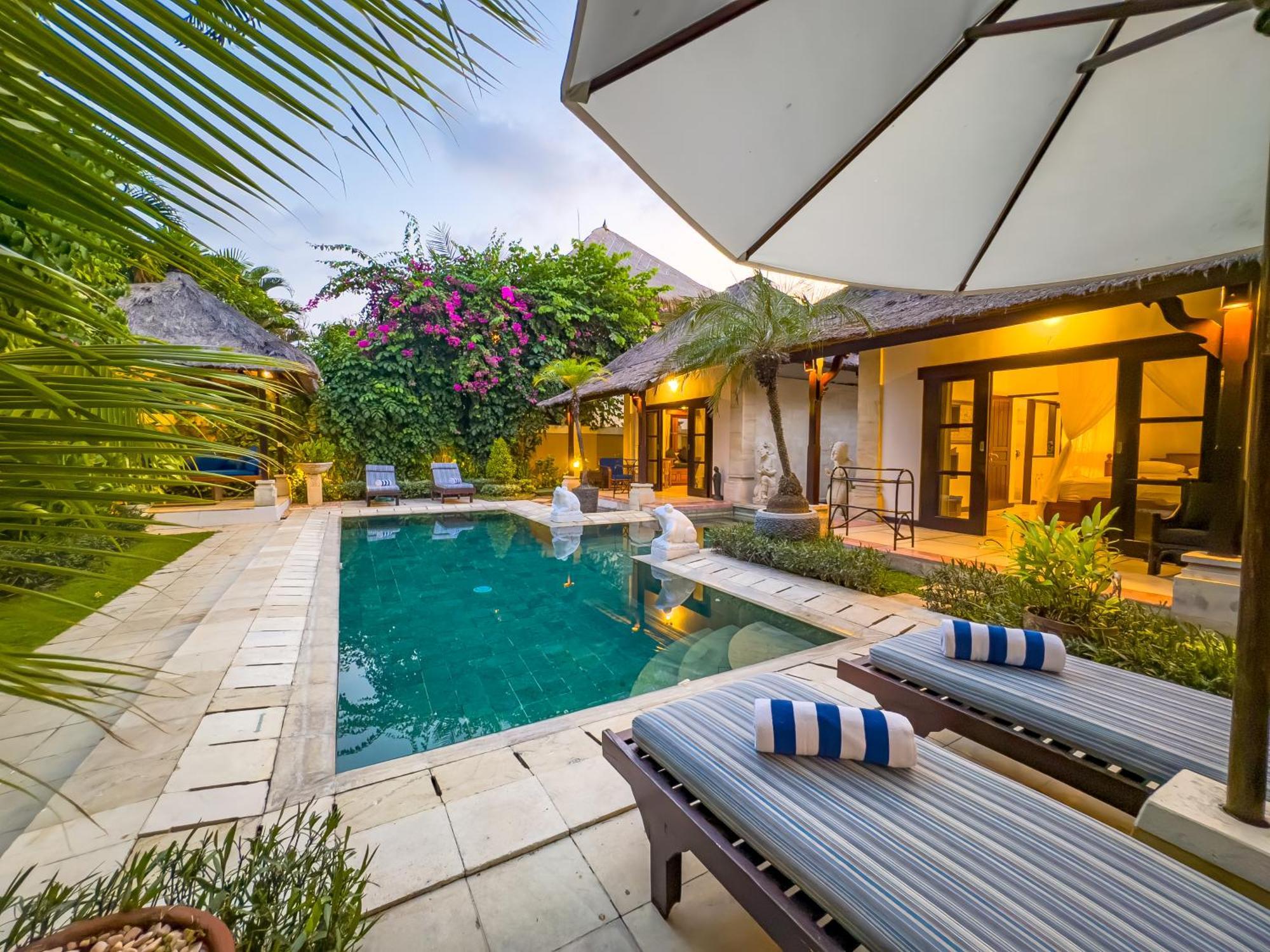 Villa Bugis Kayu Aya Seminyak Rum bild