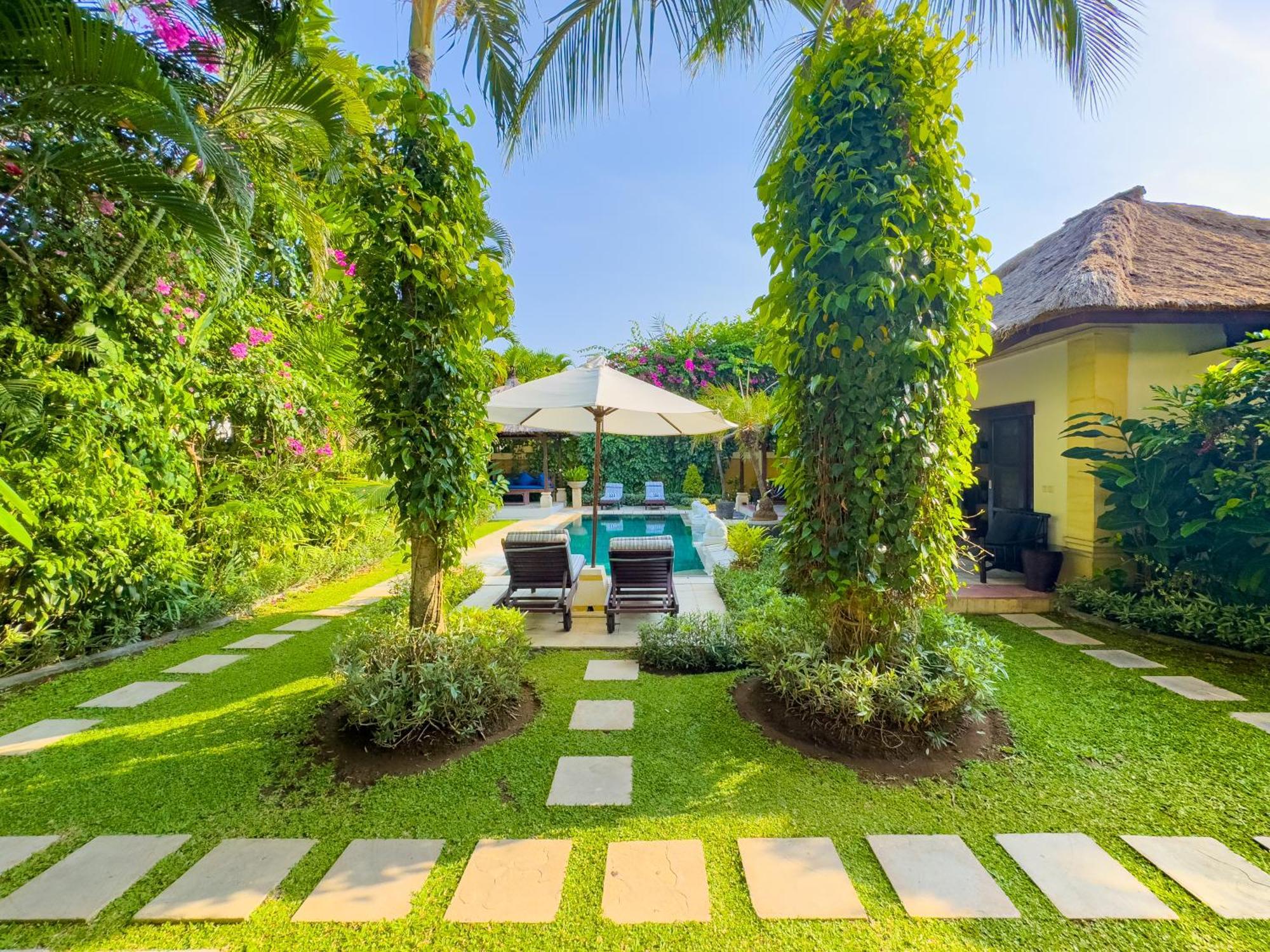 Villa Bugis Kayu Aya Seminyak Rum bild