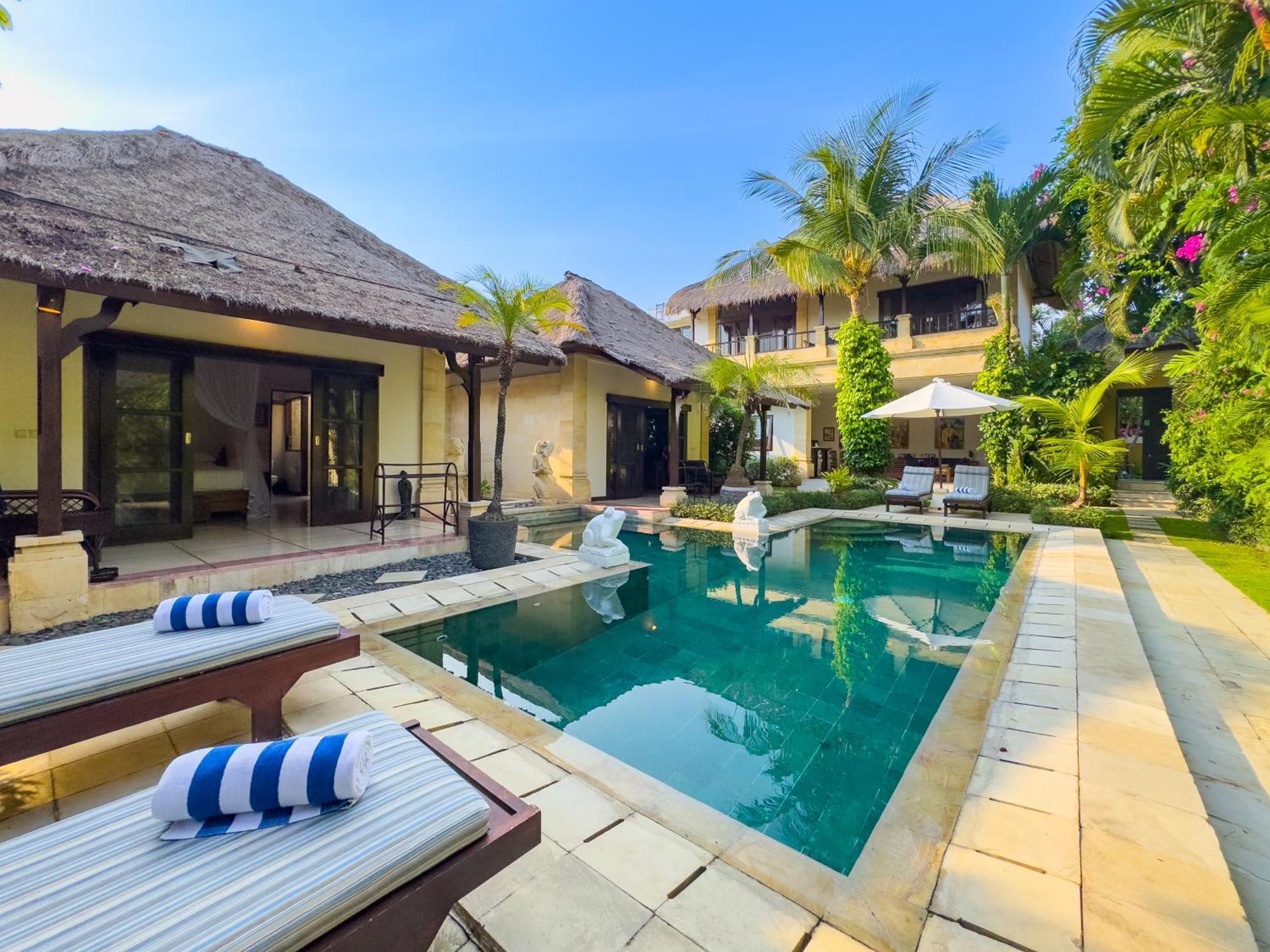 Villa Bugis Kayu Aya Seminyak Rum bild